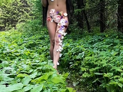 Sexy slender amateur babe flaunts her curves in the woods