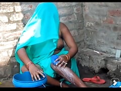 Indian Outdoor Bath Video Porn In Hindi